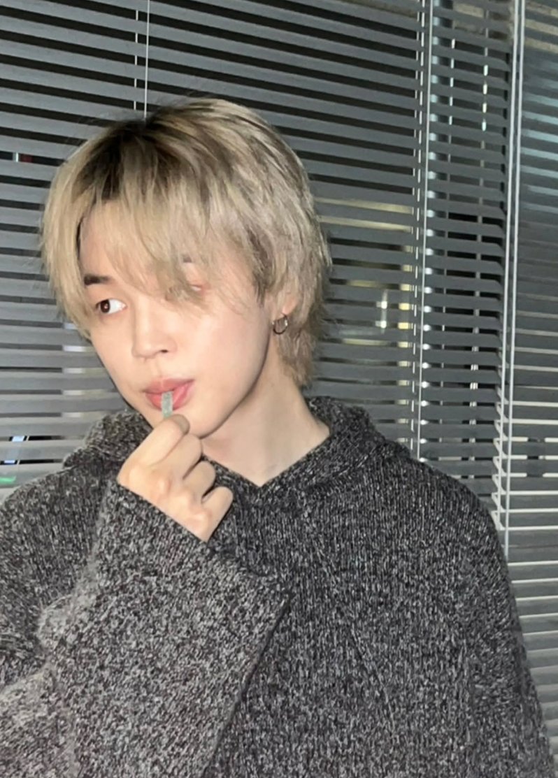 The Quiet Intelligence of Jimin: More Than Talent, More Than Performance

When people talk about Jimin, the conversation usually begins with performance. His dancing, his voice, his stage presence and his beautiful dancer body. The spotlight naturally gravitates toward what is