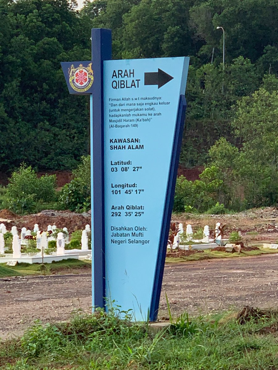 Kita gaduh pasal pangkat, projek, tender, …
akhirnya tinggal nombor petak.

Yang hidup sibuk cari arah.
Yang mati... arah dah ditetapkan.

Jadi jangan terlalu yakin dengan dunia.
Dunia ni laju… tapi destinasi dia tak pernah berubah.

Ya Allah, ampunilah dia, rahmatilah dia, dan