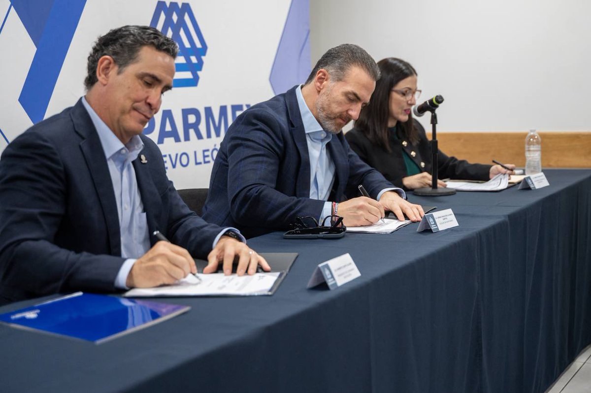Firmamos un acuerdo con COPARMEX para impulsar el crecimiento en Monterrey: fortalecer la economía, apoyar a empresas locales, y atraer inversión y desarrollo.

Cuando se trabaja en equipo con la iniciativa privada, se abren más oportunidades para nuestra gente.
#AquíSeResuelve