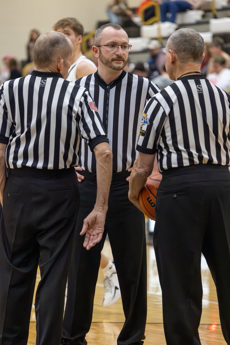 Rj_Dunavan's tweet photo. Officiating my favorite sport. 🏀 https://t.co/pzXfOqFcm4
