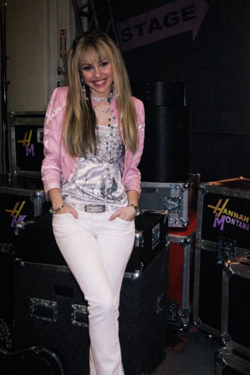 🚨 The first teaser of Hannah Montana: 20th Year Anniversary Special has surpassed over 124 MILLION views in a day in media platforms. 

— One of the biggest all time.