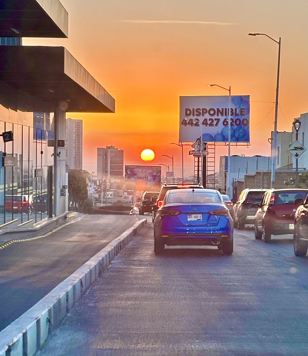 vozbaruck's tweet photo. Sí, solo DISPONIBLE, en #Querétaro… #Espectacular. #Atardecer queretano. https://t.co/ErWM7Rklz6
