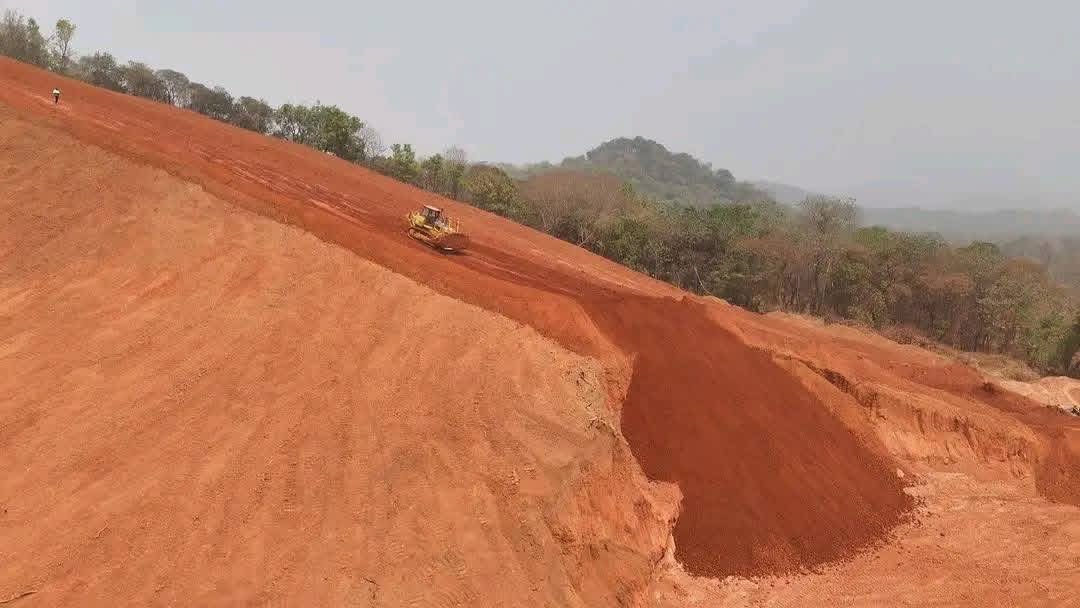 ABOUHUD's tweet photo. La reconstruction du tronçon Mamou-Faranah long de 187 km évolue progressivement et sûrement. 

Sans populisme ni Bavardage les routes et autoroutes sont en construction et en reconstruction par endroit 

Avec le PRG MD, c'est du tangible

@Abtre99 

#Guinée 🇬🇳 
#Mamou
#Faranah https://t.co/FfpywpofZ7