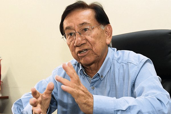 Amigos Tuiteros. ¿Quién dbe Ganar
La Presidencia tras la caida d Jeri??

Maricarmen Alva         José Balcázar 

            RT                                   Me Gusta