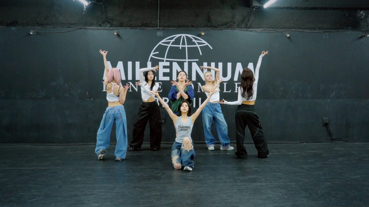 NMIXX_official's tweet image. NMIXX(엔믹스) “TIC TIC (Feat. Pabllo Vittar)” Dance Practice Preview

youtu.be/Ob7idoW8CBM

NMIXX Digital Single “TIC TIC (Feat. Pabllo Vittar)”
➫ 2026.2.26 12:00 (KST)

🧬 Pre-Save
nmixx.lnk.to/TICTICfeatPabl…

#NMIXX #엔믹스 
#PablloVittar
#TICTIC #TIC_TIC