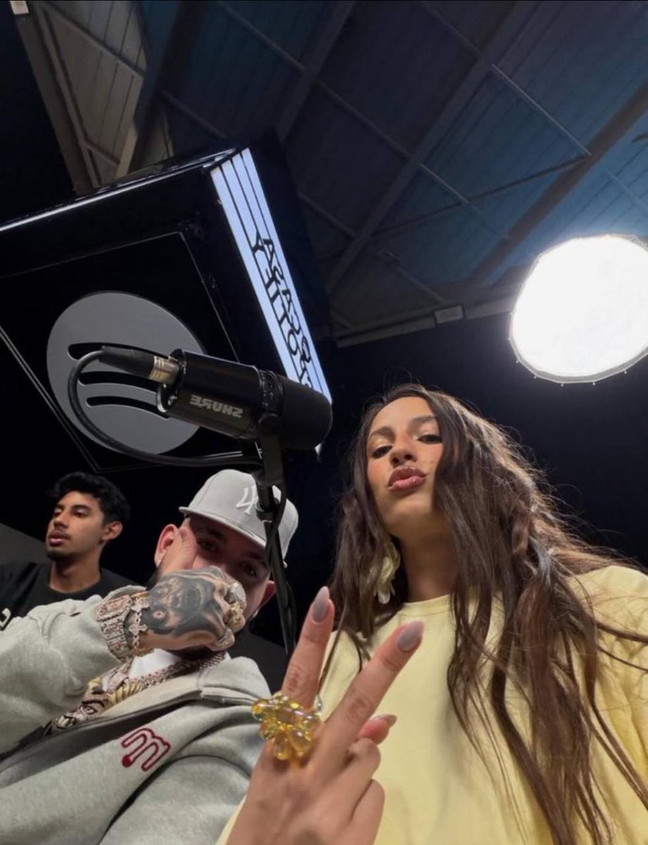 JAJAJAJAJAJAJA diosmio Aria eres una reina, me encanta y el que se ataque pierde.😍✨️