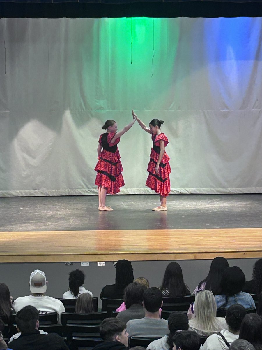 Dillard Drive Magnet Middle tweet media