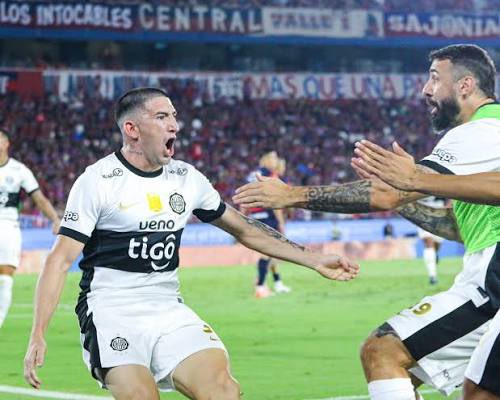 deivi_josue's tweet image. OLIMPIA tiene miedo de usar su indumentaria blanca en la olla he’i.