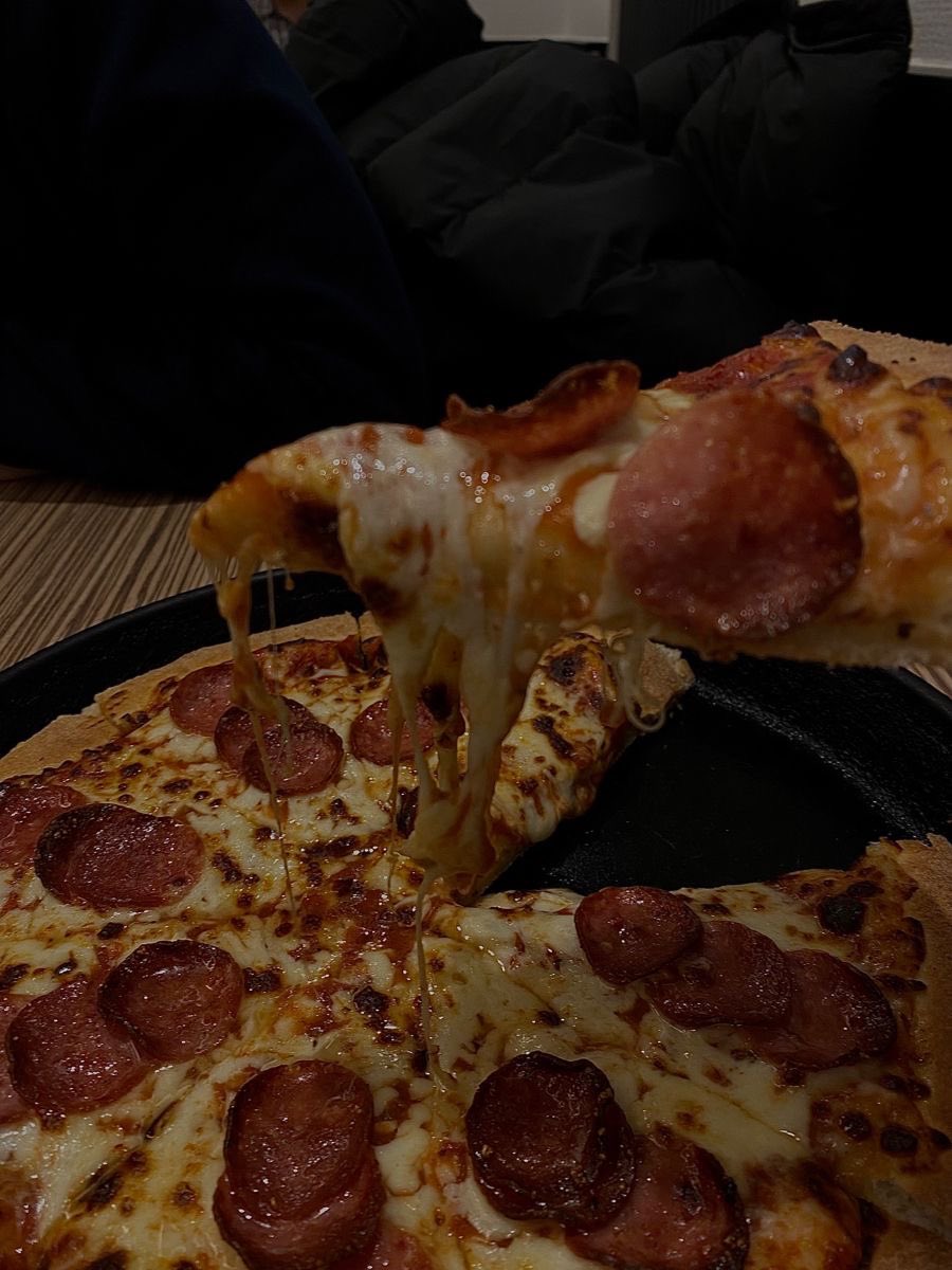 como o pinterest me vê:

fashion
pantone
mood
food

off: eu sou literalmente o gatinho!!