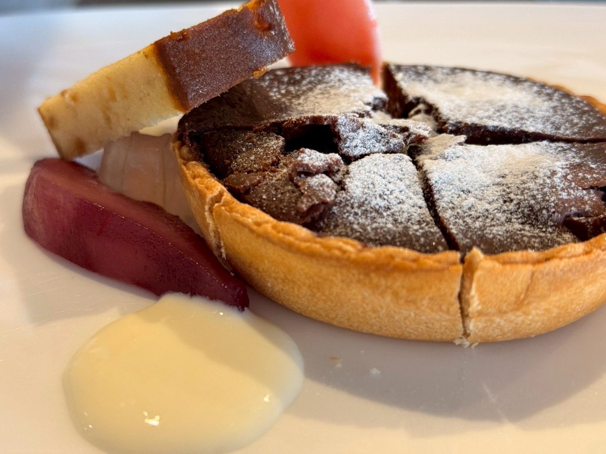 本日レストラン、Cafe＆BAR、シャルロットオープンしてます!

CafeBARは14:30-オープンです!

レストランではデザートプレートにメッセージを添えることも可能です。(要予約)大切な方にサプライズしてみるのはいかがでしょうか☺️

ご来店お待ちしております⚓️🌊