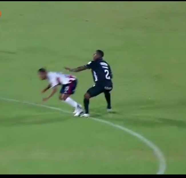 Terrible:
<a href="/JuniorClubSA/">Junior FC</a> vs <a href="/AmericadeCali/">América de Cali</a> 
Fecha 7
Árbitro: Ferney Trujillo 
Var: Never Manjarrez 

Minuto 29: Un empujon mas grande que la catedral de Manizales.  El defensa visitante desplaza al delantero con sus manos en la espalda del atacante local y luego gol visitante.