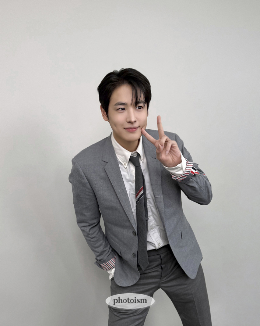 PHOTOISM BEHIND tweet media