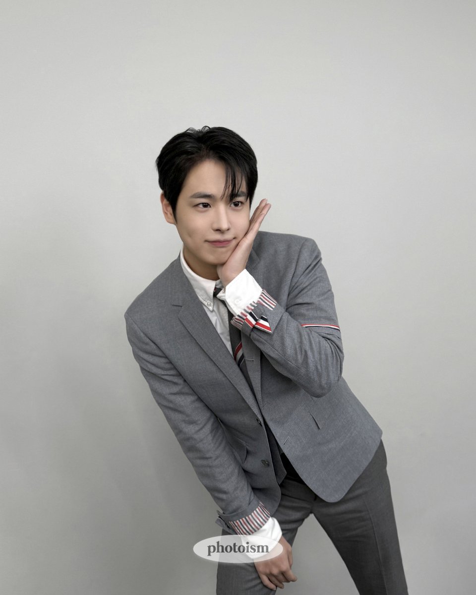 PHOTOISM X Choi Byungchan

포토이즘 인생
최대 고민거리.. 😵

수트 병찬 vs 코트 병찬

둘 다 너무 좋아서
하나만 못 고르겠어요 😖

#포토이즘 #최병찬

ONLY IN PHOTOISM