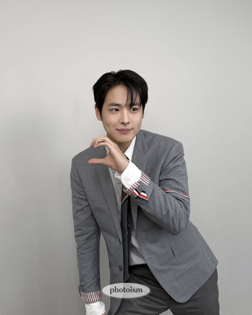 PHOTOISM BEHIND tweet media