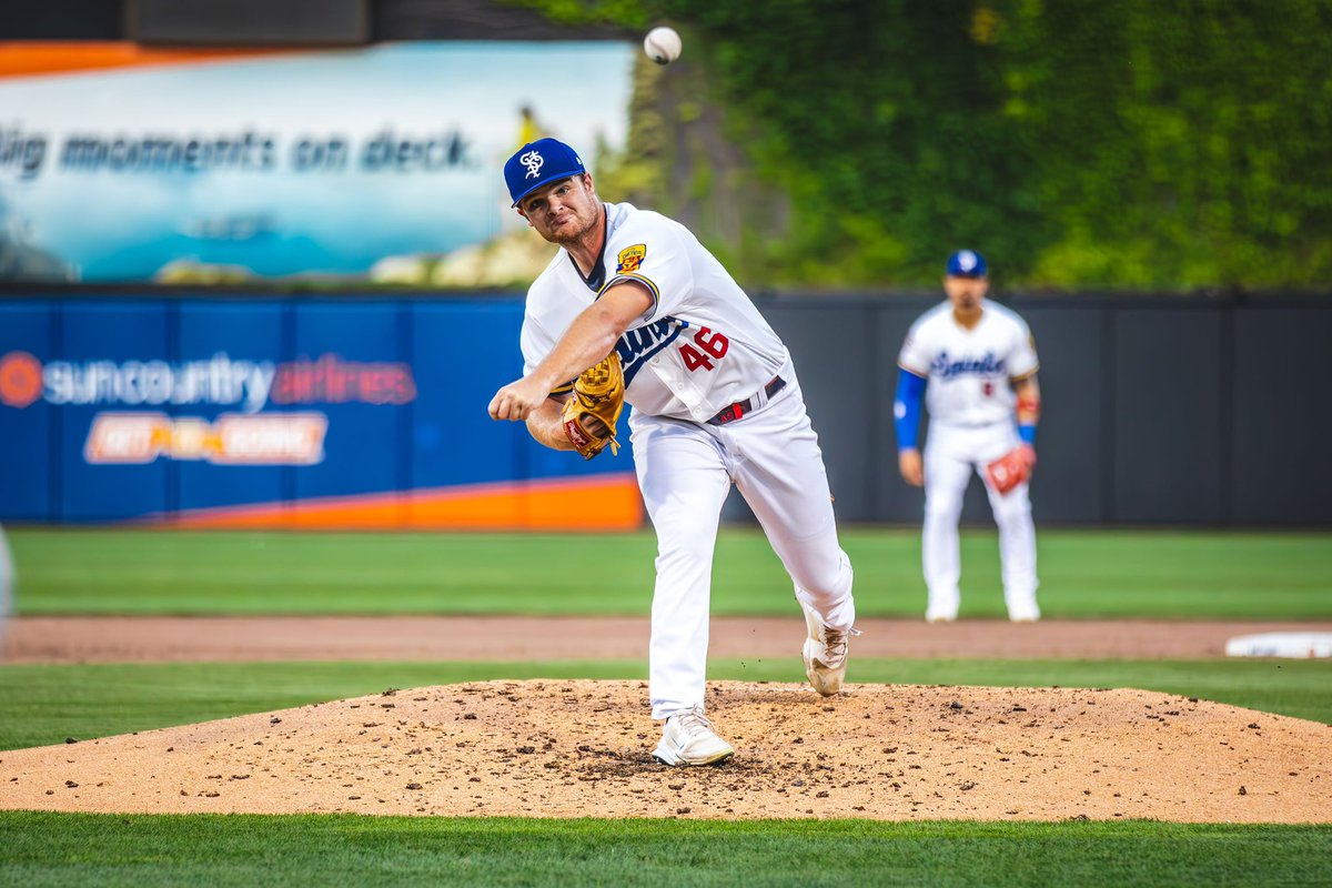 SleeperTwins tweet media