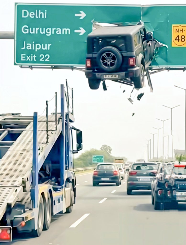 शहर में दिल दहलाने वाला हादसा!

तेज़ रफ्तार में दौड़ती थार अचानक उछलकर सड़क किनारे लगे बड़े बोर्ड से टकरा गई। 

टक्कर इतनी ज़ोरदार थी कि आसपास मौजूद लोग हैरान और दंग रह गए।

लोगों का कहना है कि वाहन की स्पीड बहुत अधिक थी,जिससे चालक कंट्रोल खो बैठा और गाड़ी सीधे बोर्ड से जा भिड़ी।