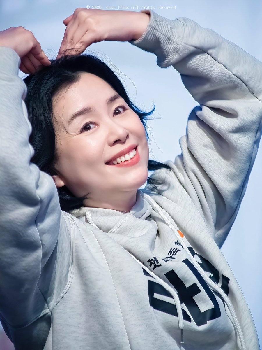 onsl_frame's tweet photo. 2026.02.18 넘버원 무대인사 #장혜진

#JangHyeJin #넘버원 #무대인사 #롯데시네마 #월드타워 https://t.co/RsynAWBmGU