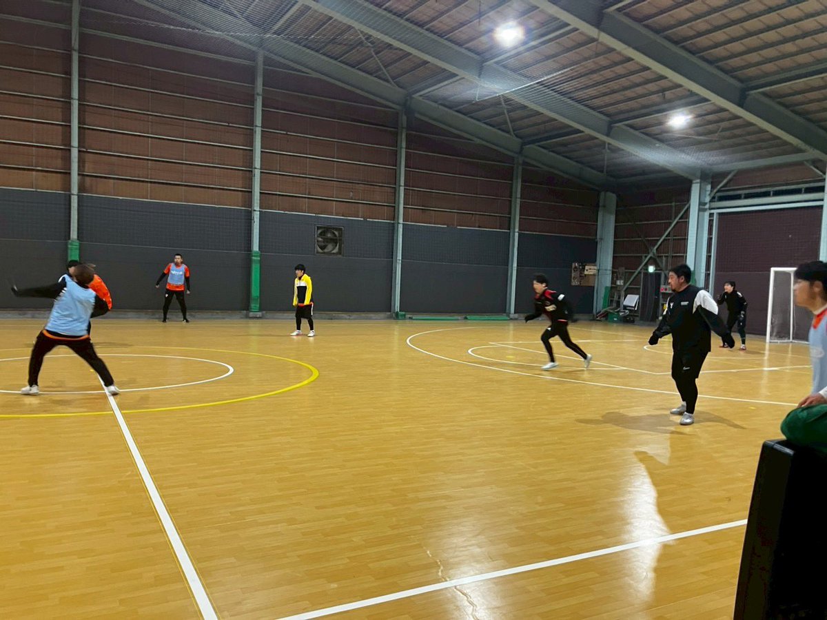 fckln_2002's tweet photo. 2月18日練習
いつもの練習生のみならず、GK助っ人も参加してのトレーニング

2026シーズンに向けてのメニューですが、今までも意識してきたはずの事の再整理を行っているだけとも言えます
しっかり覚えて発揮しなければいけない人も脳内の再構築で済む人も、毎回のトレーニングで進歩しましょう！ https://t.co/Ry2wFEKHeN