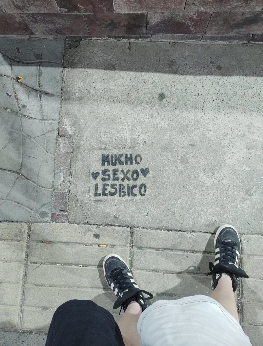 cuando estaba por tener una cita con una chica y justo donde la tenia que esperar estaba esto 🙏🏻