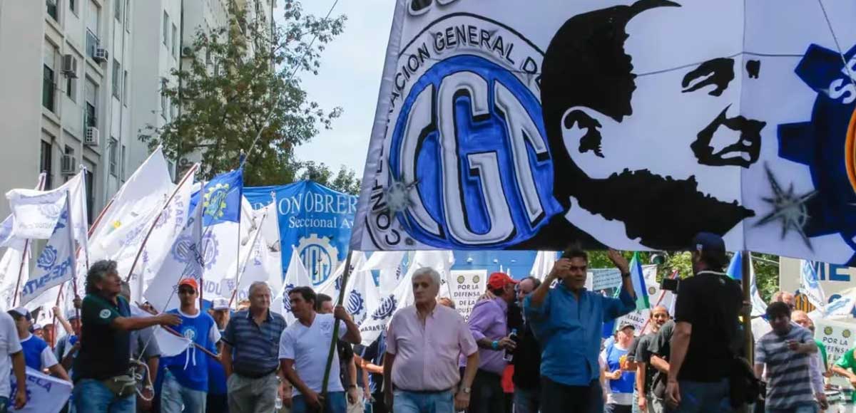 La CGT no moviliza porque acordó con el gobierno el descuento sindical obligatorio. Es decir, con la reforma te van a seguir descontando automáticamente para darle ese dinero al sindicato. 
Haber movilizado implicaba un costo innecesario para la CGT.
Paros eran los de antes!
