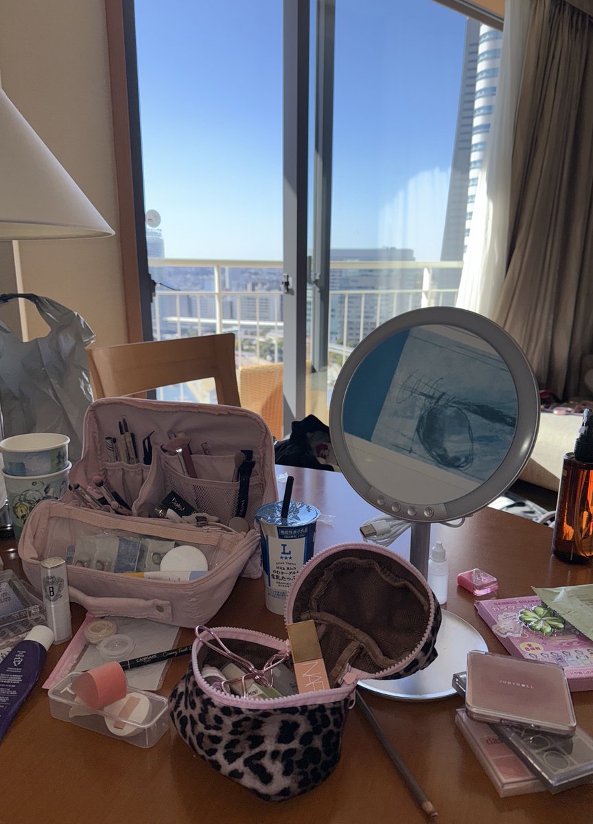 여자 화장대 꼬라지