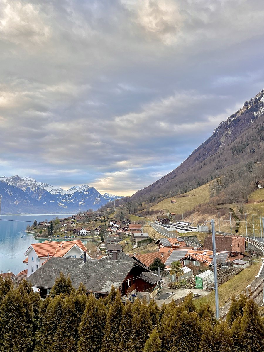 1년전오늘....
체크인할땐 깜깜해서 몰랐는데 자고 일어나니 숙소 테라스뷰가 이래서 감격의 눈물로 아침을 깨웠던 날..