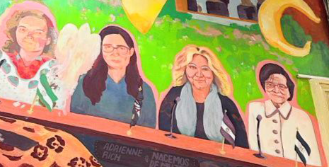 En este mural develado recientemente en la UES, aparece Ruth López como una de las mujeres que abren brecha con su lucha.

Ruth se agiganta con este tipo de reconocimientos, pero sigue sufriendo: sin su familia, sin juicio justo  y en la condiciones carcelarias de El Salvador.