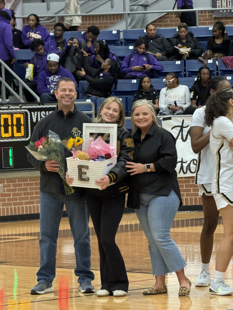 MHS Student Trainers tweet media