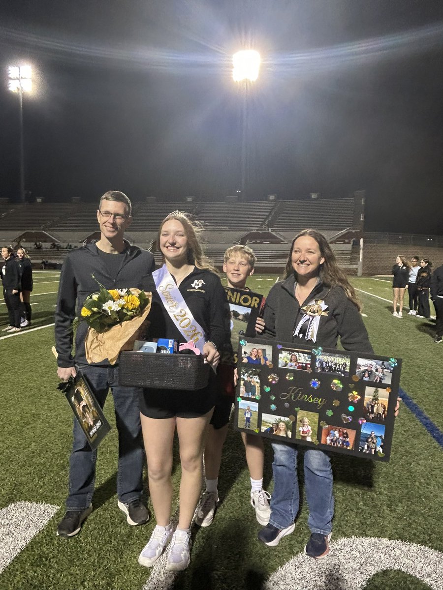 MHS Student Trainers tweet media