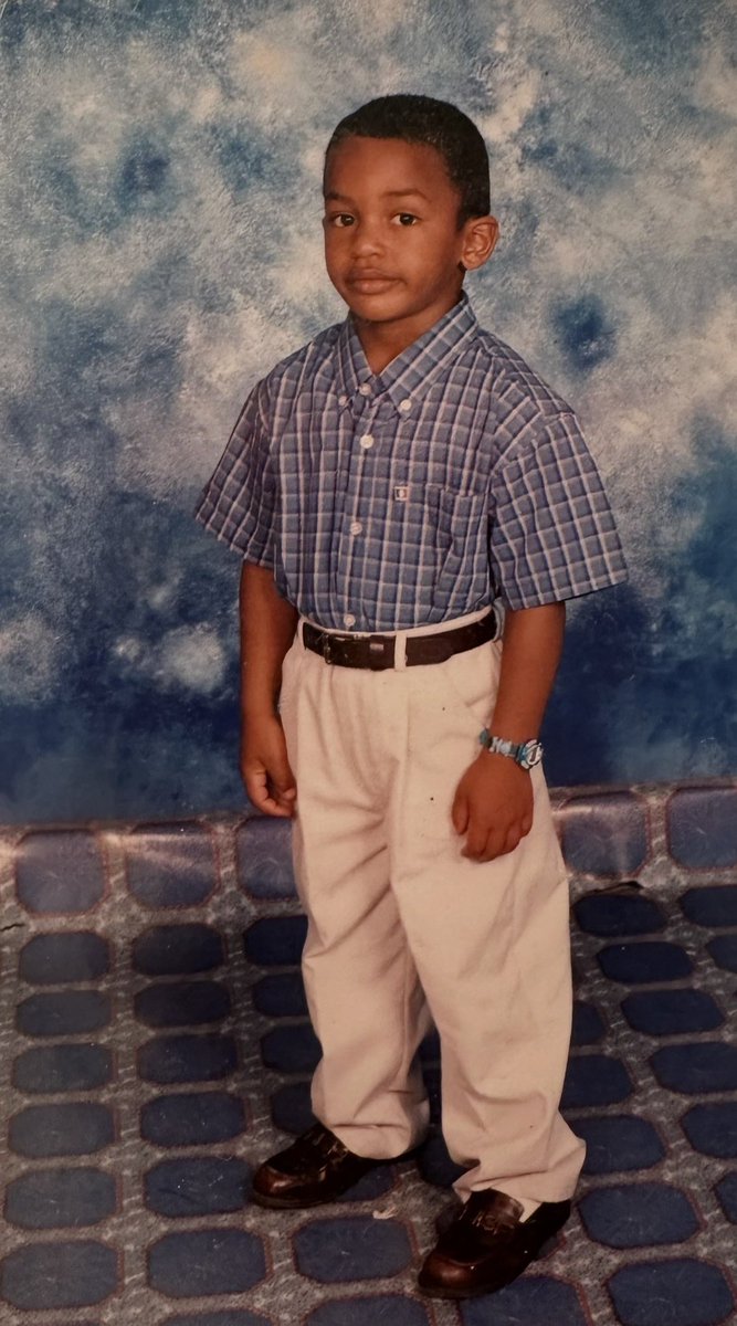 Mi cara cuando me terminan haciendo lo que mencione que me harian y me dijeron que no. 

😂😂😂 yo me rio muchisimo de mis fotos de niño