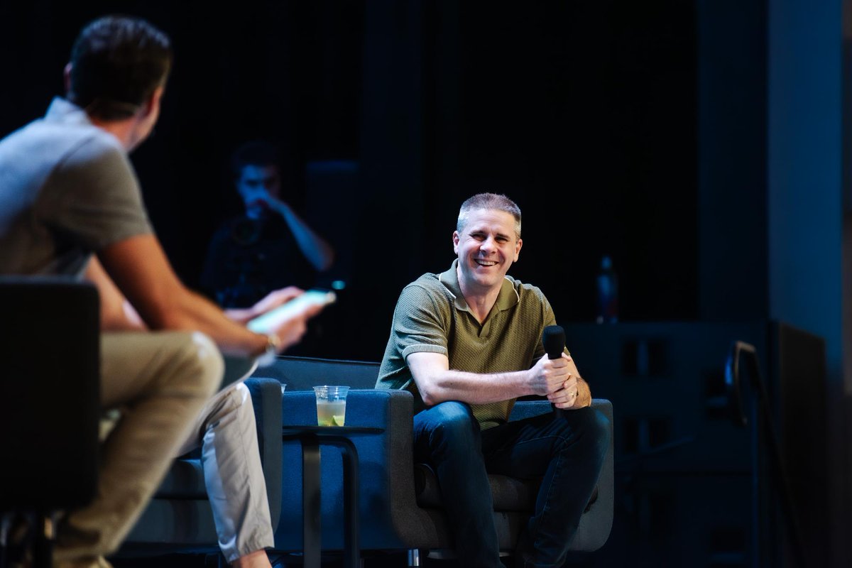 Pod Save America tweet media