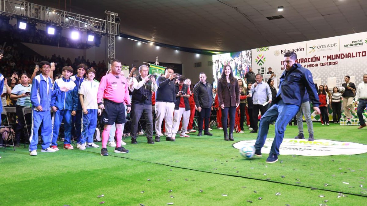 #SLP | Inauguran el Mundialito Escolar 2026

El Gobernador del Estado y el titular de la Conade cobraron el penalti inicial de este torneo que fomenta hábitos saludables.

Lee la información completa en el siguiente enlace 👇🏼 

vcsanluis.mx/2026/inauguran…