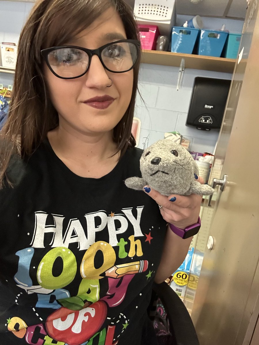 ConservativeGG3's tweet photo. A little late but we are 100 DAYS SMARTER today!!
Featuring Lucille, our class pet (and my secret weapon to get the kids to listen) 😉❤️
#100thDay #100DaysSmarter #TeacherLife #BestJobEver https://t.co/OYxHwIGKlm