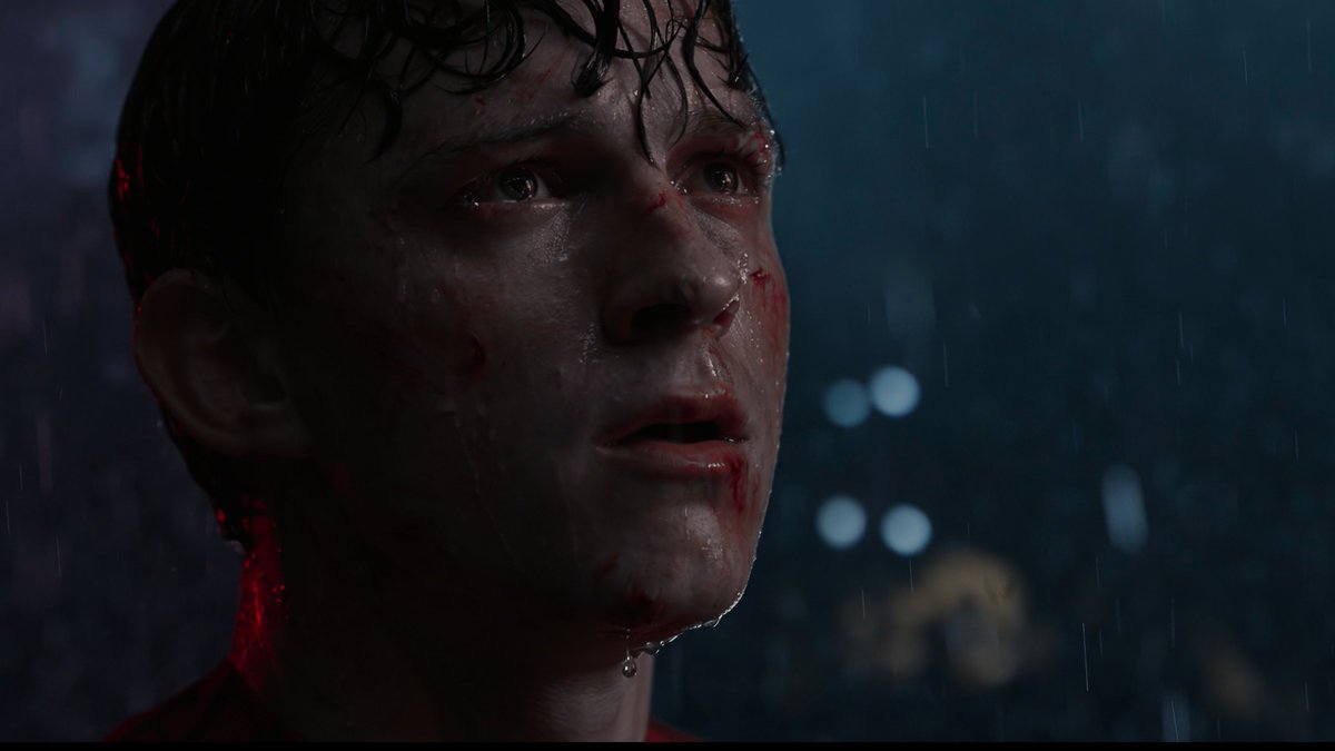 Sim, você não leu errado.

O Peter Parker de Tom Holland em Brand New Day está há 4 anos: sozinho, sem namorada, sem amigos, sem tia, sem família, e sem dinheiro.
•    
.