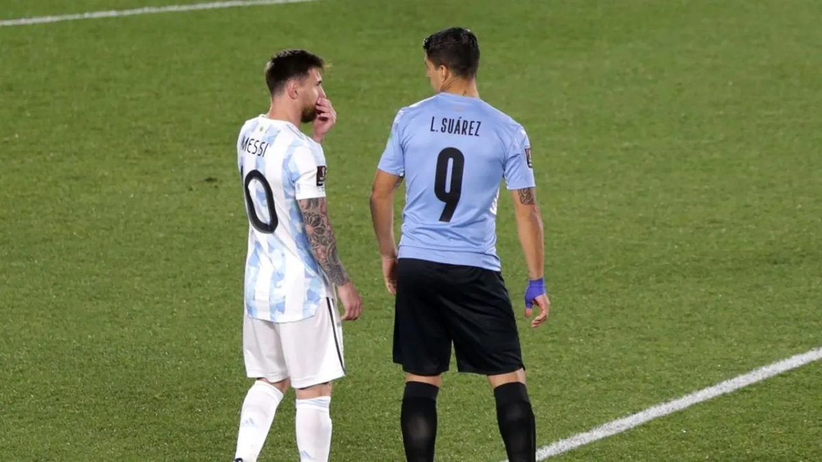 neguib007's tweet photo. @joserra_espn No justifico el racismo, muy mal si así habló. Pero la realidad es todos los jugadores se tapan la boca para hablar y seguramente es para insultarse, no para decir piropos…
Que prohíban hablar con la boca tapada !!! https://t.co/SkDlOzgAKi