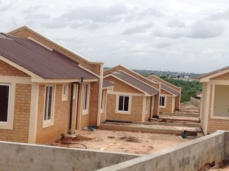 DrCroc28's tweet photo. These are many Hydraform Interlocking Red Bricks project in JOS Plateau State Nigeria 🇳🇬 

Each Brick cost N220 Naira to make, and 9000 Bricks can give you a 3 Bedroom flat within 3 weeks you’re done with your project if your found is ready.

N220 times 9000= 1,9 Million Naira
Foundation of N3M
Roofing 2M

Total estimate= N9 or N12M 

- No need for painting with toxic chemicals or renovation.

- You can also avoid wall damping 

- It’s a Natural thermostat; when it’s hot outside, it’s cold inside ( But a lot of Nigerians have abused the system by adding cement to the mixing which destroys the insulation properties by turning the Brick into a Concrete) 

This is also good for individuals into Real Estate and public housing projects.

All our Markets, Hospitals, Prisons and Government secretariat must be build with Red Bricks 🧱

We must change the way we build in Nigeria 🇳🇬