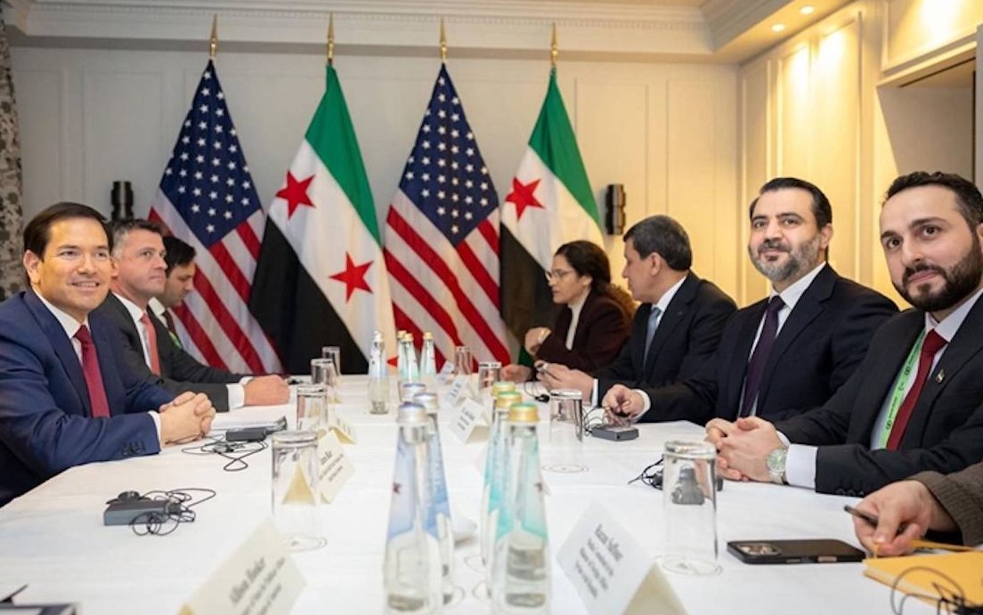 Münih’te takım elbise giydirdikleri Mazlum Abdi’yi meşrulaştıranların ilk hedefi Abdullah Öcalan’ın demokratik konfederalizm projesini, Dicle-Fırat havzasına yaymak ve bu bölgeyi, Türk-Arap egemenliğinden çıkarmaktır.
yenicaggazetesi.com/mazlum-abdiye-…