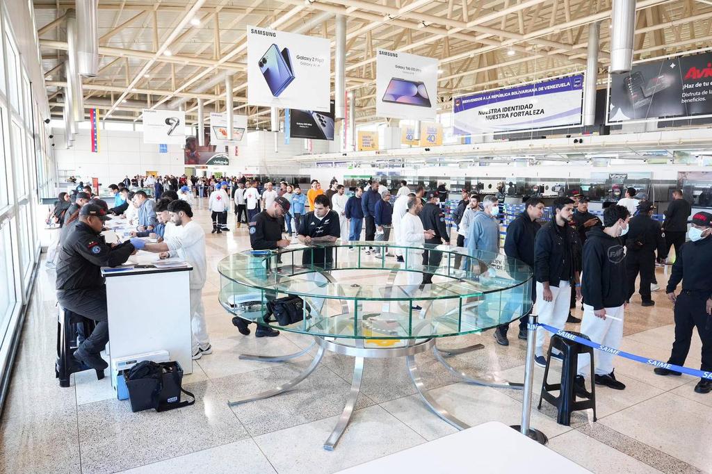#NotiMippCI 📰🗞| Gran Misión Vuelta a la Patria regresa a 110 connacionales

Desde el Aeropuerto Internacional Simón Bolívar de Maiquetía arribó, este miércoles, el vuelo número 113 de la Gran Misión Vuelta a la Patria (GMVP), con un grupo de 110 venezolanos y venezolanas (96