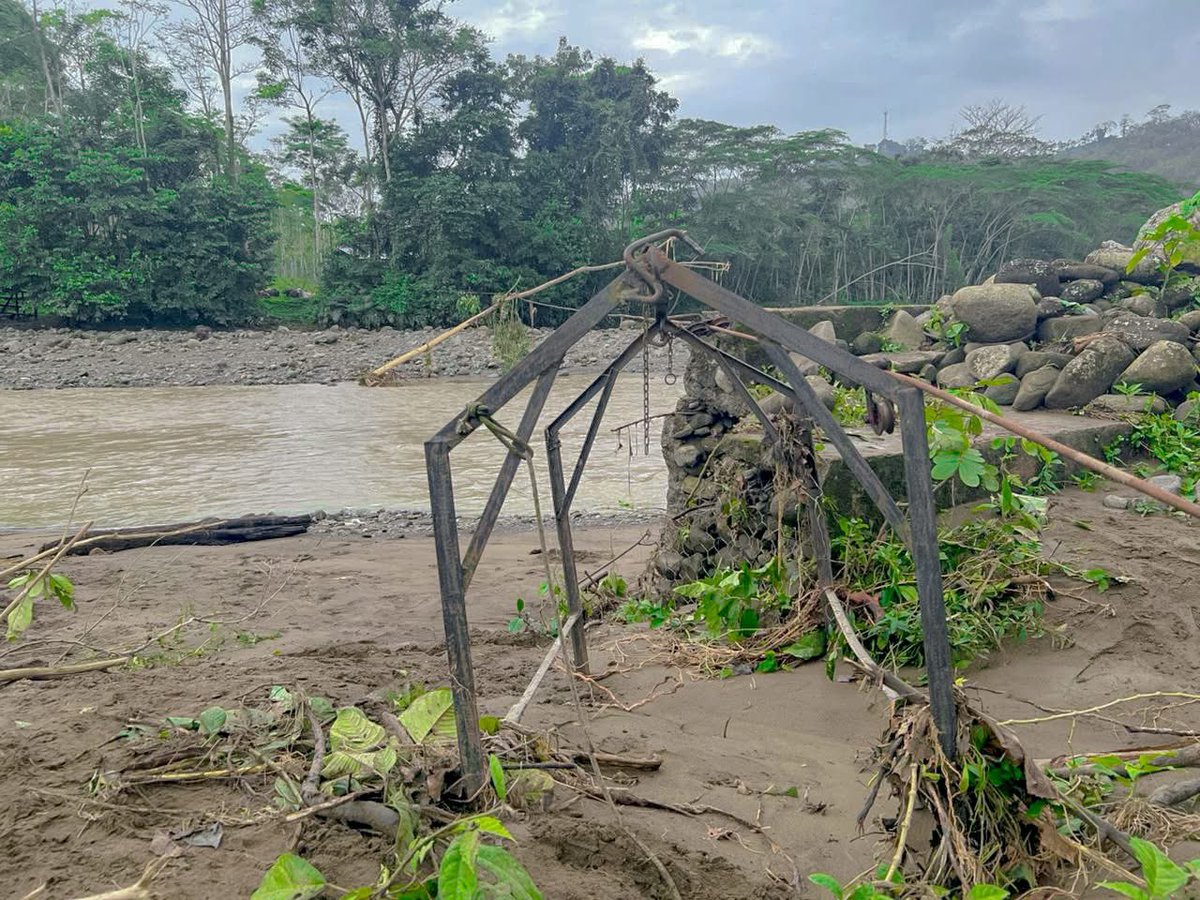 Hoy acompañamos a la comunidad de San José de Apartadó tras las fuertes lluvias. 🌧️

Con maquinaria y equipo técnico realizamos censo y atención oportuna a las familias afectadas.
Gracias a la Policía y DAGRAN por el apoyo. 🤝
Seguimos en el territorio. 💚

#GestiónEnTerritorio
