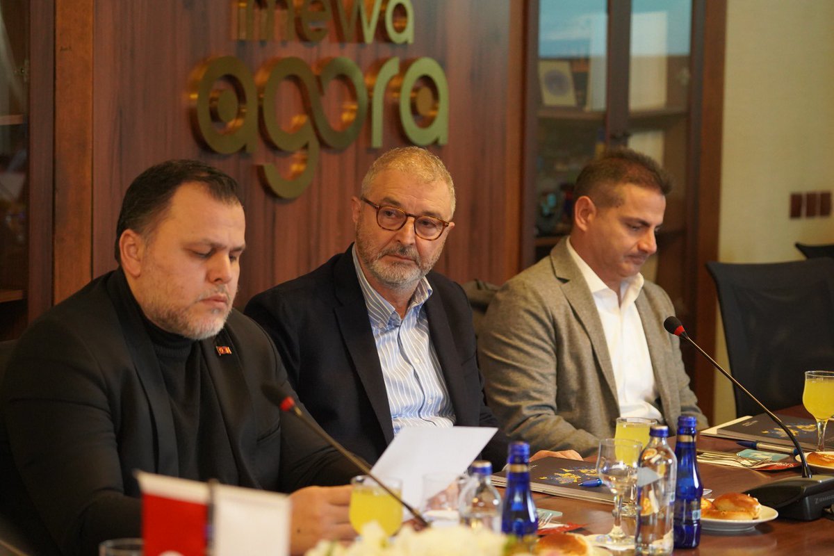 Mütevelli üyesi olduğum Dünya Yerel Yönetim ve Demokrasi Akademisi Vakfı (WALD) başkanlığına seçilen           Hüseyin Topbaş beyefendiye muvaffakiyetler diler, yapacağı tüm hayırlı hizmetlerde yanında olacağımızı ifade etmek isterim.