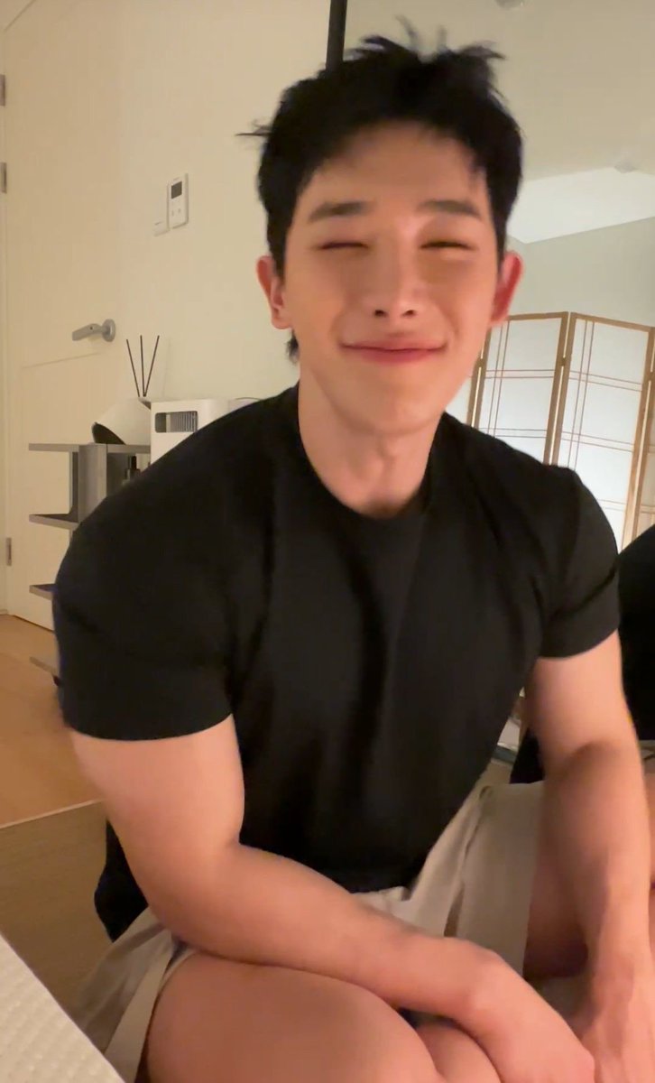 wonholovebot's tweet photo. literally wonho https://t.co/VLn1wTos77