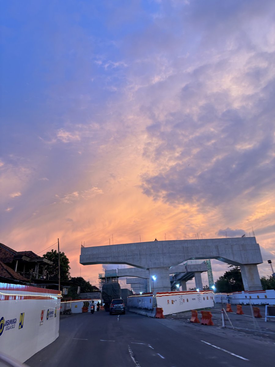 INARIOHK's tweet photo. Ketika foto ngasal tapi lo di Sleman https://t.co/FxnpLvg5Rv