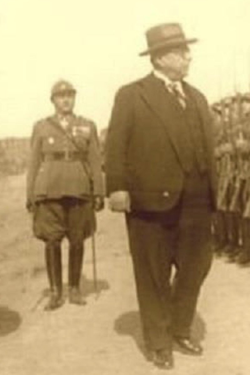 artaetos's tweet image. Τι ζόρι τραβάνε οι δεξιοί με τις φωτογραφίες από την #Καισαριανή ?
Ούτε οι φίλοι τους να τους τους σκότωναν.
#ήρωες