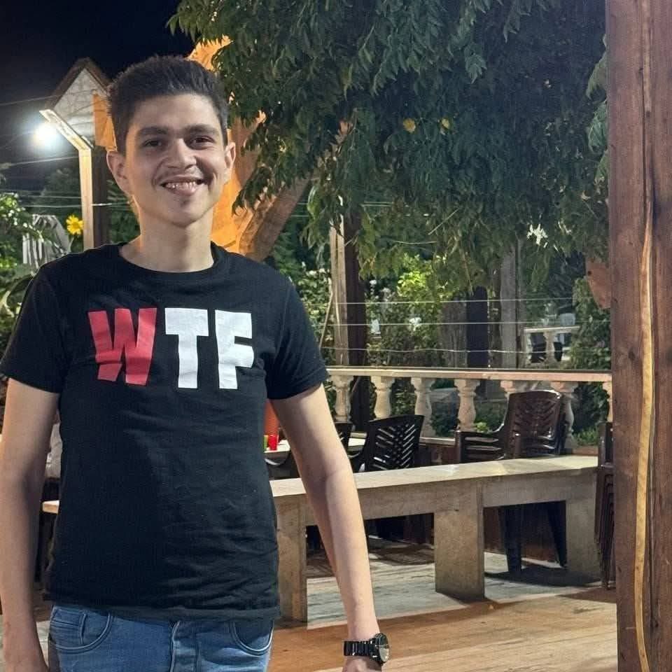 NemesisSYR_'s tweet photo. 🚨 حمص – عاجل

إطلاق نار في حي عكرمة بحمص يودي بحياة الشاب خضر كراكيت وخطيبته التي كانت برفقته، بعد استهدافهما بشكل مباشر.

المعلومات الأولية تشير إلى أن مطلقي النار كانوا مسلحين يتحركون علنًا، في مشهد بات يتكرر دون مساءلة.

نوافيكم بالتفاصيل حال ورودها.

🚨 Homs – Breaking

A shooting in the Akramah district of Homs has left Khader Karakit and his fiancée dead after they were directly targeted.

Initial reports indicate that the gunmen were openly armed — a scene that has become increasingly common without accountability.

More details to follow.