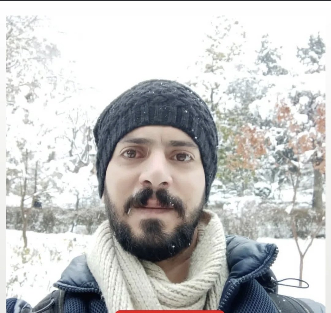 eisabazyar1's tweet photo. #فوری_مهم 
#رضا_فردوس_مقدم 
در درهشهر  با خشونت دستگیر شده و بعد از ضرب وشتم شدید به اداره اطلاعات #ایلام منتقل شد ، رضا فرزند یکی از عزیزترین دوستان من است که پدرش از شریف ترین انسانهایی بود که من دیدم ، رضا تنها سرپرست مادر وخواهرش است
#IranMassacre https://t.co/BKP0EhEjll