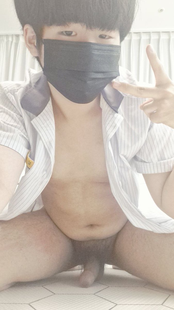 chubbycookieS2's tweet photo. 갤러리에서 지운 옛사진 찾음
작년인데 이때까진 살도 적당하고 몸이 괜찮았는데..
지금은 너무 쪄버림🥲 https://t.co/s3s0Bga5jM
