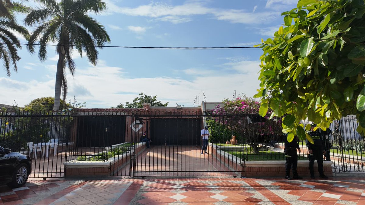 UltimaHoraCR's tweet image. #ACTUALIDAD | La Sociedad de Activos Especiales (@activosSAE), recuperó la mansión vinculada al exgobernador ‘Kiko’ Gómez en Barrancas, La Guajira, ocupada por familiares del exmandatario. El predio hacía parte del entramado patrimonial asociado a sus actividades criminales.