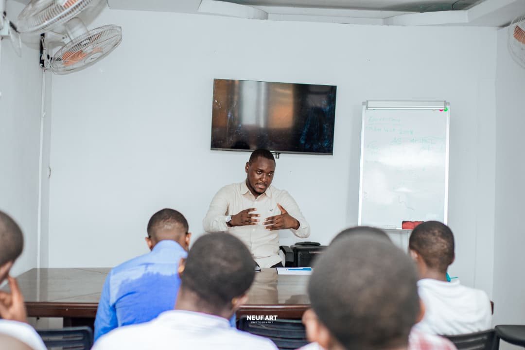 RKadakala's tweet photo. La structure Idéal J a tenu sa première assemblée générale le dimanche 15 février. C'était l'occasion de faire le bilan et de travailler sur les prochaines activités, conformément à sa vision. Aucune civilisation ne se fera sans nous.@idealJ20 https://t.co/ofpDMj1Xq3