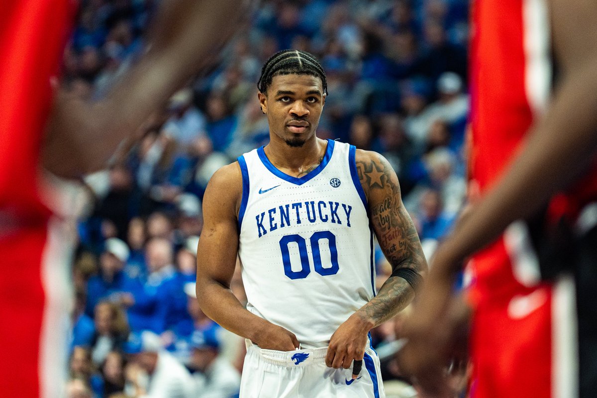 KyInsider's tweet photo. Kentucky loses its second game in a row, falling to the Georgia Bulldogs by a score of 86-78 on a beautiful night in Lexington. 

The Wildcats haven’t lost to the Bulldogs at Rupp Arena since the 2008-09 season. 
 
Take a look through the lens!

GALLERY: https://t.co/IoWIsaHYsR… https://t.co/qpkKf7OM0C