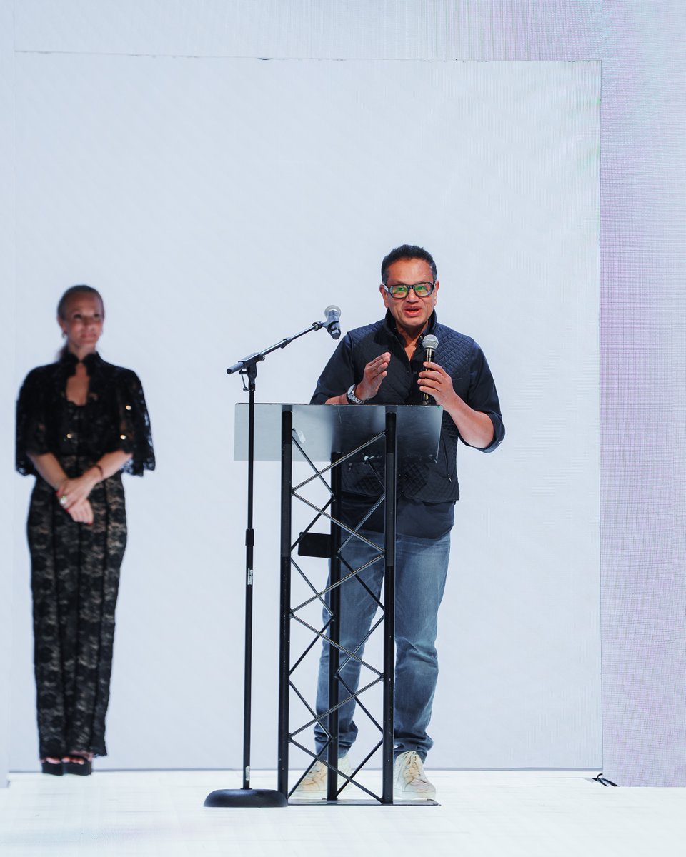 Runway 7 Fashion tweet media